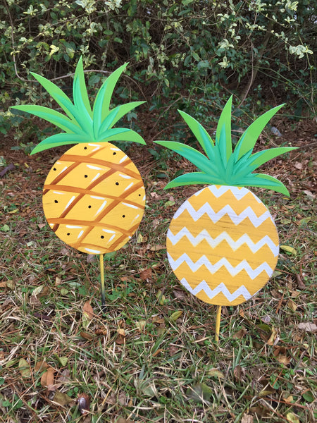 10" Pineapple Yard Stakes More Designs Available